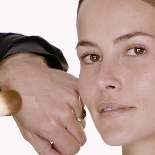 нанесение тона